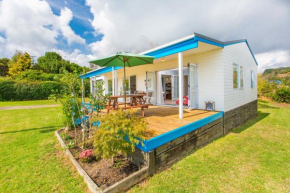 Calypso Cottage with Wifi - Raglan Holiday Home